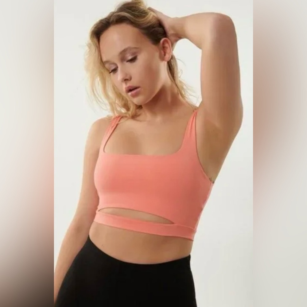 ๐(2 for $15)๐ Garage Coral Cutout Crop Top - Picture 2 of 4